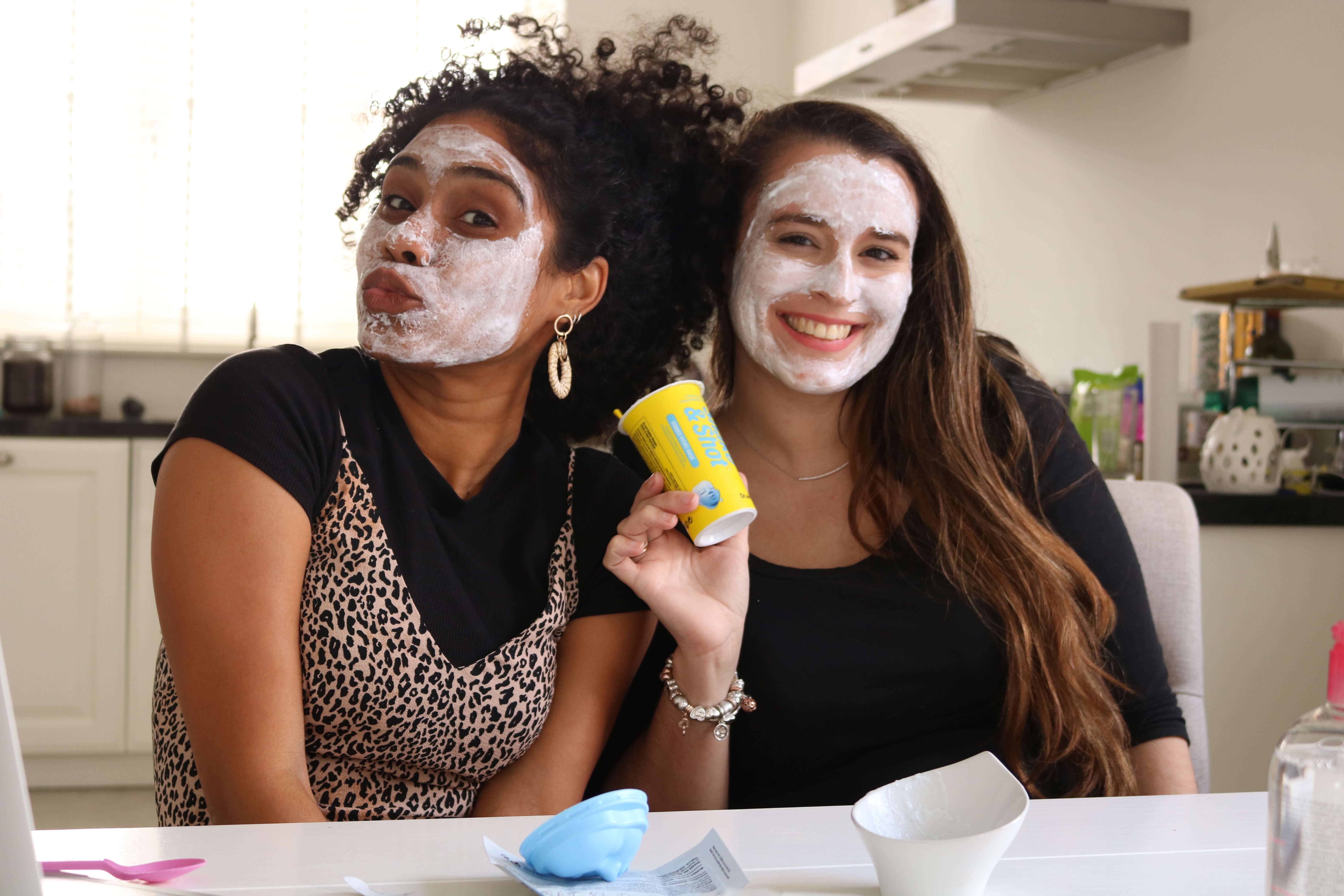 Dr.Jart Shake & Shot Rubber Hydro Mask testen met vriendin