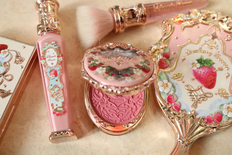 De mooiste make-up die je ooit hebt gezien | Review Flower Knows Strawberry Rococo Collectie